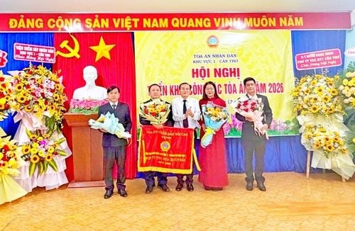 TAND khu vực 1 - Cần Thơ nhận Cờ thi đua TAND