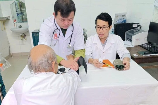 Khám bệnh, cấp phát thuốc miễn phí cho gần 600 người dân