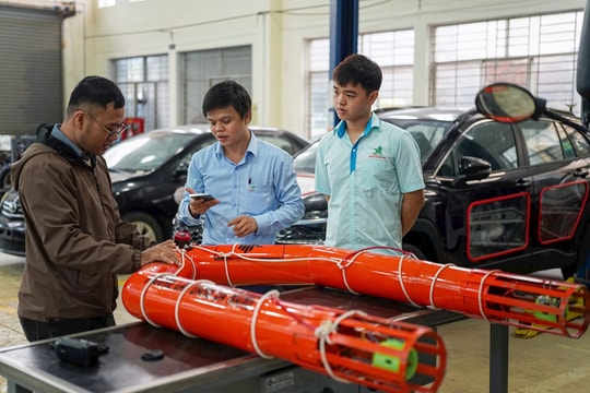 Phao cứu sinh điều khiển từ xa và bài học đào tạo gắn với cộng đồng