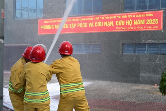 Diễn tập chữa cháy, cứu nạn tại trụ sở Công ty Cảng Hải Phòng