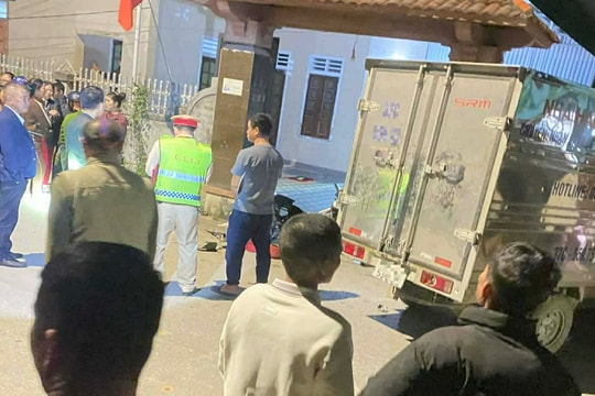 Một thiếu niên tử vong khi đâm trực diện xe tải