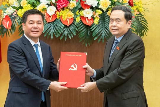 Ông Nguyễn Hồng Diên làm Phó Bí thư chuyên trách Đảng ủy Quốc hội