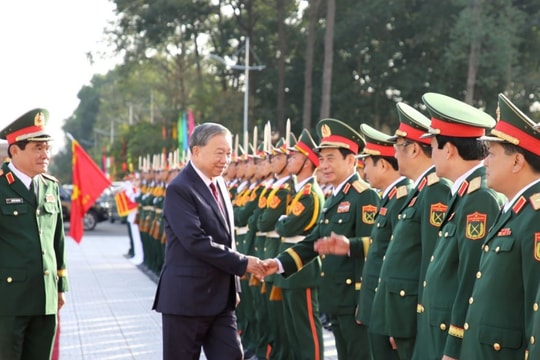 Quân đội nhân dân vững bước dưới cờ Đảng quang vinh