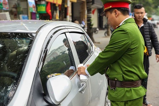 Xe ô tô dừng, đỗ sai quy định: Thực trạng và bài toán quản lý đô thị