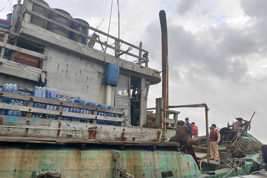 Bắt giữ 2 tàu cá chở 47.000 lít dầu DO trái phép
