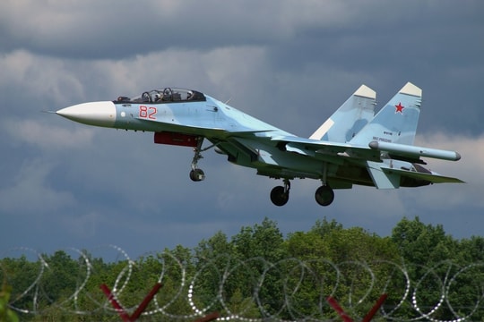 Đột nhập vào căn cứ Nga, lực lượng Ukraine đốt cháy hai tiêm kích hiện đại