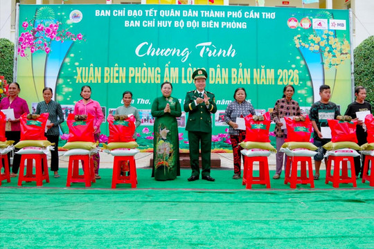 Ấm áp "Xuân Biên phòng ấm lòng dân bản" tại khu vực biên giới biển