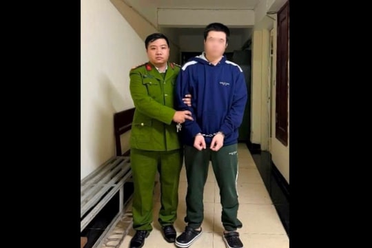 Bắt giữ cựu nhân viên ngân hàng trốn truy nã ra nước ngoài