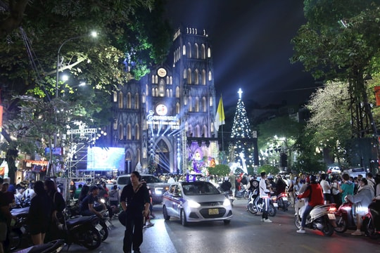 Không khí Giáng sinh ngập tràn Thủ đô