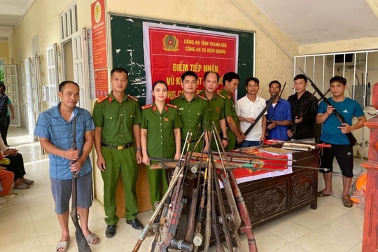 Vận động người dân giao nộp hàng chục khẩu súng tự chế, vũ khí thô sơ