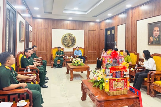 Các đơn vị thăm, chúc mừng Toà án Quân sự Quân khu 7 dịp 22/12