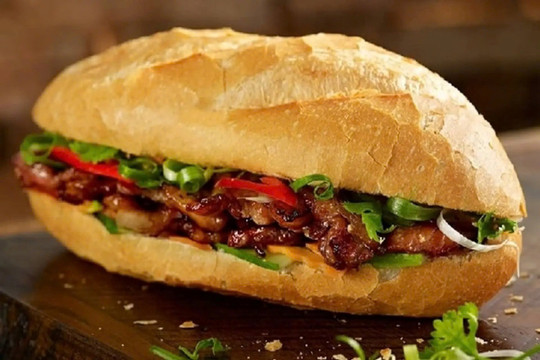 TP.HCM: 102 người nghi ngộ độc sau khi ăn bánh mì