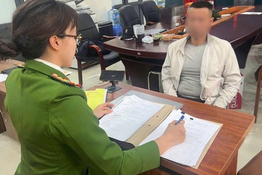 Tạm giữ tài xế dương tính với ma túy gây ra vụ lật xe ô tô ở Hà Nội