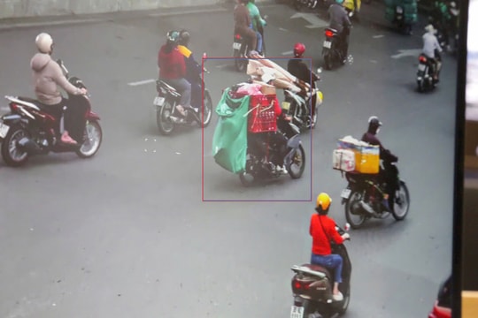 Né Camera AI bằng cách che khuất biển số, nhiều shipper bị CSGT xử lý