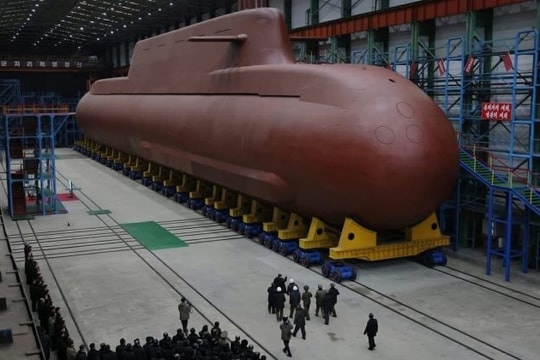 Ông Kim Jong Un thị sát tàu ngầm hạt nhân, Nga ca ngợi quan hệ “bất khả chiến bại”