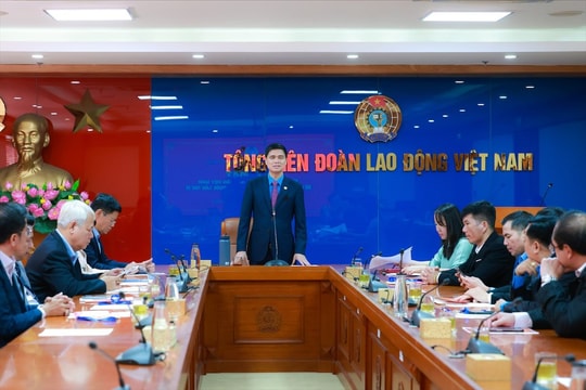 Gặp mặt đoàn đại biểu Công đoàn Việt Nam dự Đại hội thi đua yêu nước
