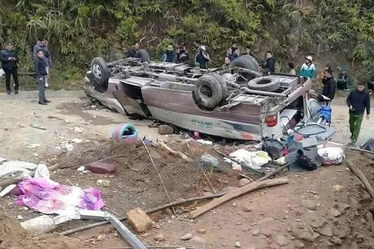 Cần hiểu đúng nghĩa cử cao đẹp sau vụ lật xe ở Phình Hồ, tỉnh Lào Cai
