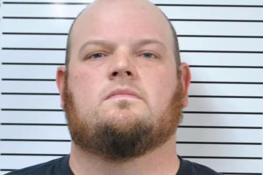 Mua súng tập bắn, đạn lạc khiến hàng xóm tử vong