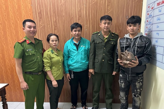 Người dân tự nguyện giao nộp cá thể tê tê quý hiếm