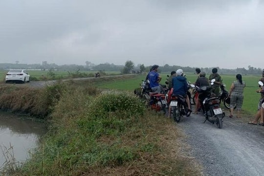 Người đàn ông tử vong trong tư thế treo cổ