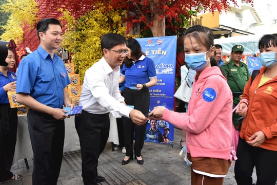 “Mang Tết về nhà” 2026 tặng 4.230 vé xe ô tô cho sinh viên, người lao động