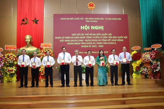Cà Mau tổ chức gặp gỡ các thế hệ đại biểu Quốc hội