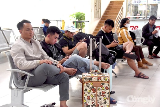 Bến xe TP.HCM nhộn nhịp trước kỳ nghỉ Tết Dương lịch 2026