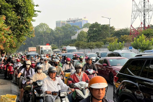 Giao thông TP.HCM chiều cuối năm