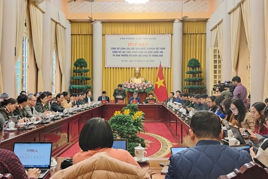 Công bố Lệnh của Chủ tịch nước về 14 luật và 1 pháp lệnh