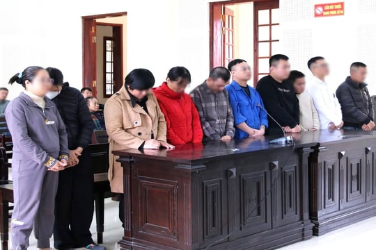 Hầu tòa vì tiếp tay rửa tiền qua mua bán tài khoản ngân hàng