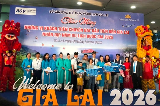 Đón những vị khách đầu tiên “xông đất” Gia Lai trong năm mới