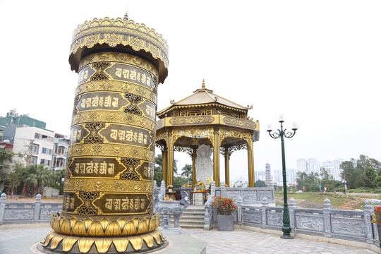 Cận cảnh đập dâng trên sông Tô Lịch