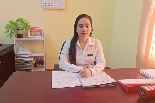 Nữ Thư ký tận tâm trong công tác