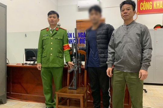 Vận động người dân giao nộp súng, pháo nổ