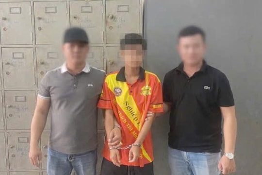 Giả dạng nam giới để trốn lệnh truy nã