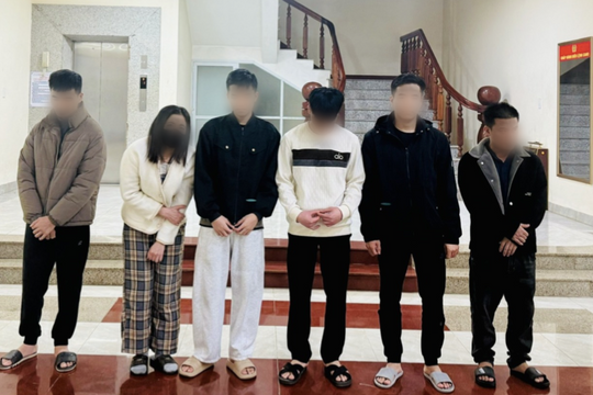 Tạm giữ 6 đối tượng đánh bạc online