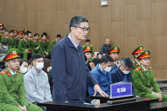 Cựu Cục trưởng Cục An toàn thực phẩm thừa nhận đã nhận 43 tỷ đồng