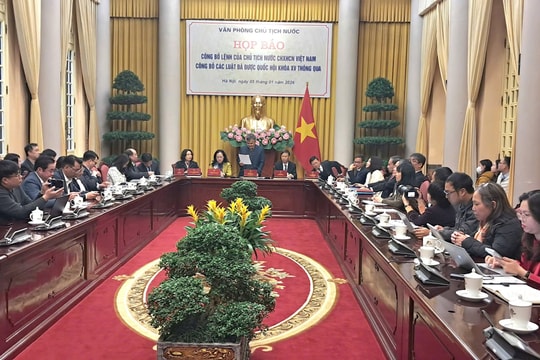 Công bố Lệnh của Chủ tịch nước về 13 luật quan trọng