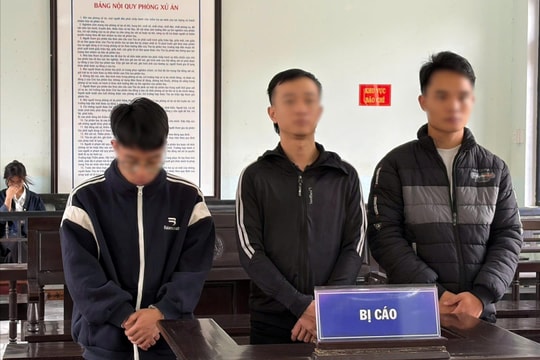 Xét xử nhóm bị cáo làm giả hàng trăm tài liệu cơ quan, tổ chức