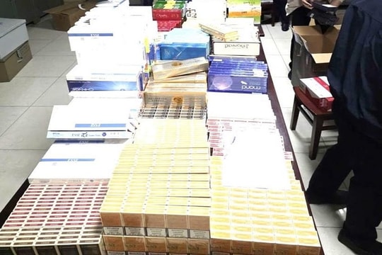 Khởi tố chủ cửa hàng tạp hóa buôn bán hơn 8.800 bao thuốc lá nhập lậu