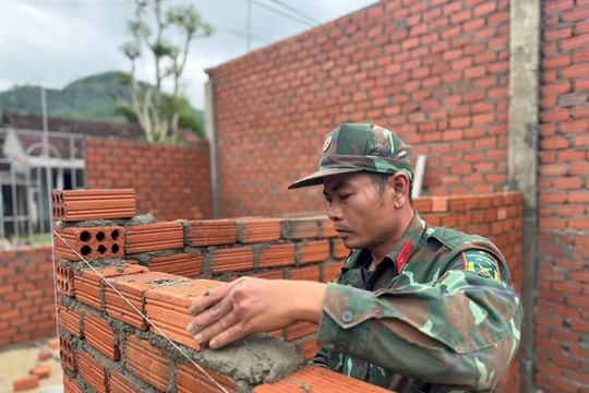 Dựng nhà giúp dân an cư trước thềm năm mới
