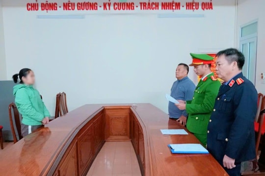 Tạm giam đối tượng vận chuyển trái phép vàng qua biên giới