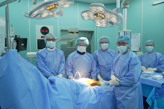 Hồi sinh khớp háng sau 50 năm biến dạng
