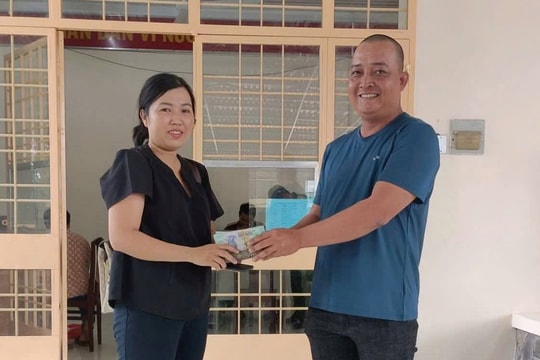 Trao trả ví da có 40 triệu đồng cho người đánh rơi