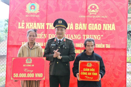 Người dân cảm kích khi Công an tỉnh Quảng Ngãi giúp dân dựng nhà