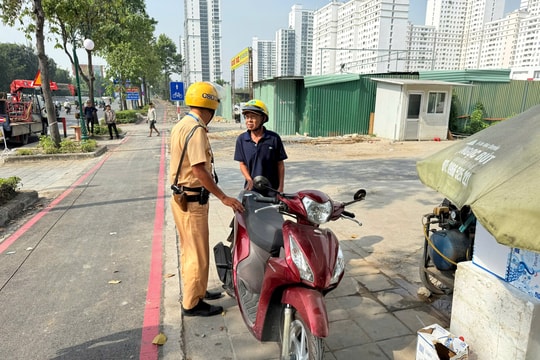 Sau 1 tuần vận hành làn xe đạp: Gần 100 xe máy ở TP.HCM bị phạt
