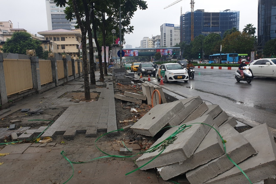Hà Nội tạm dừng đào đường từ 16/1