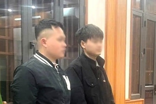 Khởi tố 2 thanh niên tàng trữ trái phép pháo hoa nổ