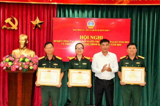Báo Công lý và Tòa án Quân sự Quân khu 7 tăng cường phối hợp tuyên truyền pháp luật