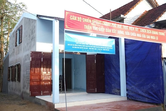 Thủ tướng yêu cầu hỗ trợ tivi, tủ lạnh cho hộ dân khó khăn sau bão lũ